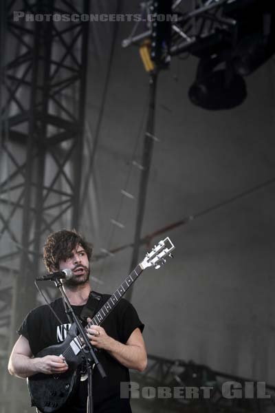 FOALS - 2010-08-27 - SAINT CLOUD - Domaine National - Scene de la Cascade - Yannis Philippakis